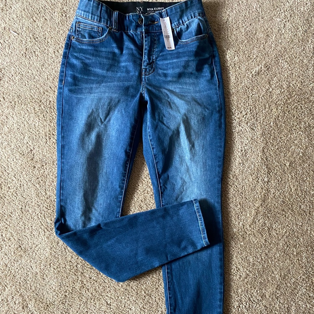 NY&C High Waist Mya Curvy Jean. New with tags